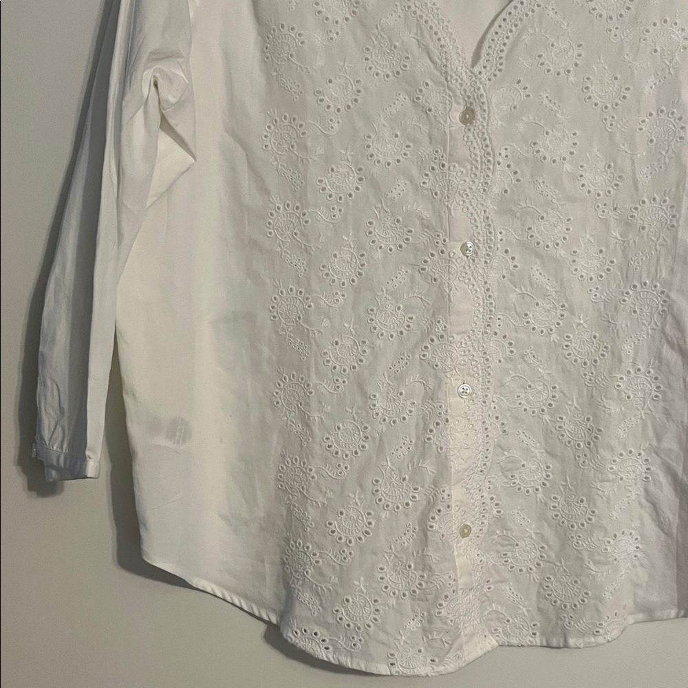 Ann Taylor Factory white Eyelet Blouse LP - Picture 2 of 4